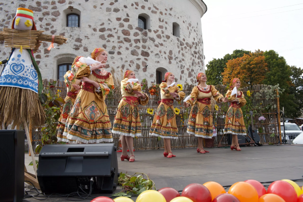Ежегодная сельскохозяйственная осенняя ярмарка в городе Выборг 27 сентября