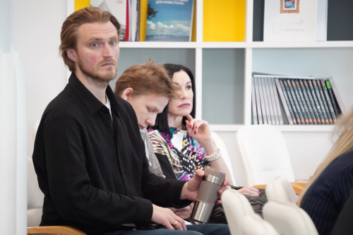 Успейте зарегистрироваться я на обучающую программу для начинающих креативных предпринимателей!